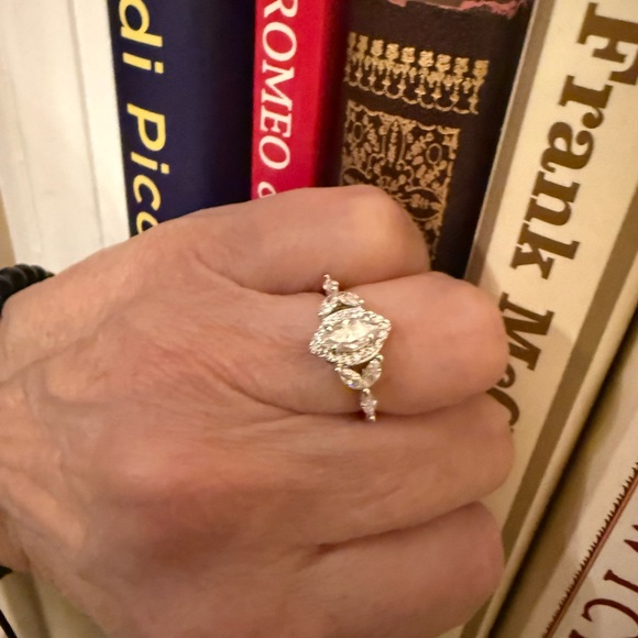 MOISSANITE White Gold Plated Ring, 0.92ct,Color D, Size: 6 NWT $200 retail - Picture 4 of 9